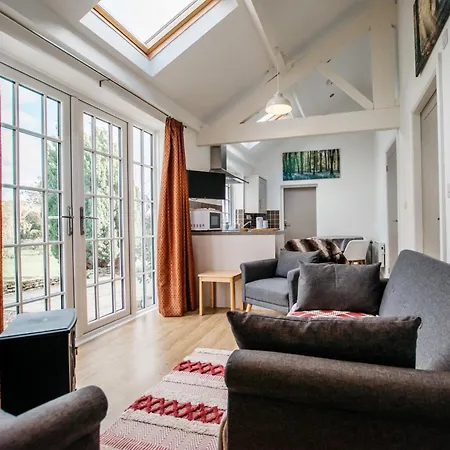 2 Bed In 75544 Feriehus